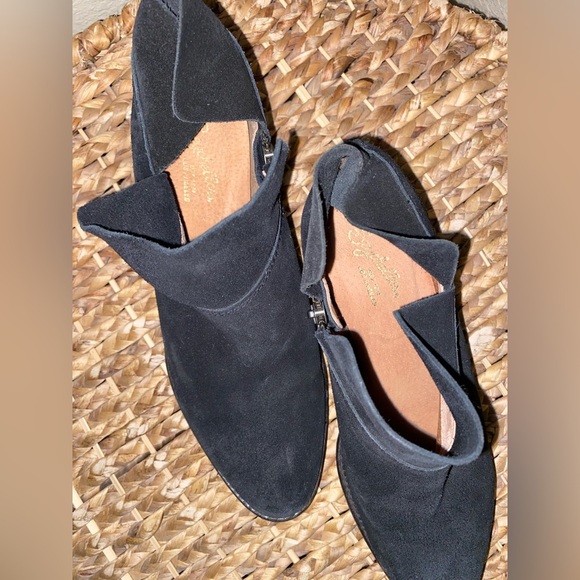 Seychelles Black Suede Booties - Picture 2 of 3